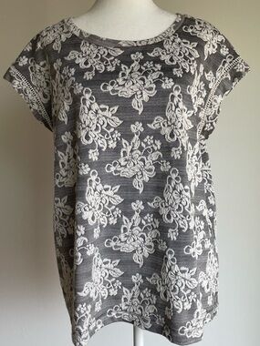 Rose + Olive Grey and White Floral Top with Sleeve Trim, Size L